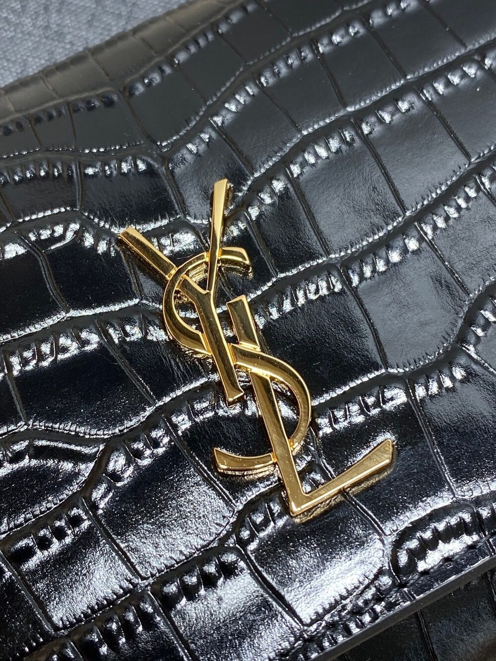 Yves Saint Laurent Medium Kate Purse in Crocodile Embossed Black Calfskin - Picture 4 of 7